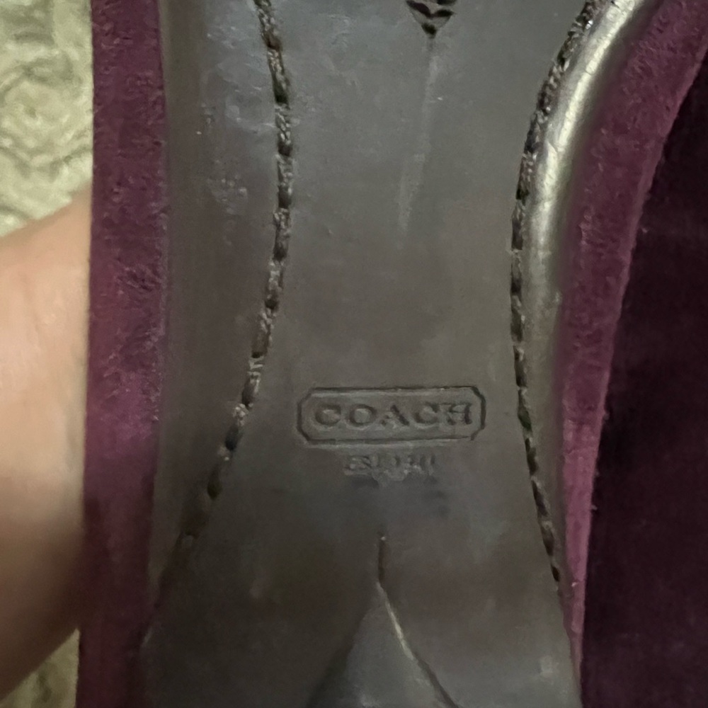 Elegant Burgundy Velvet Loafers - Picture 7 of 8